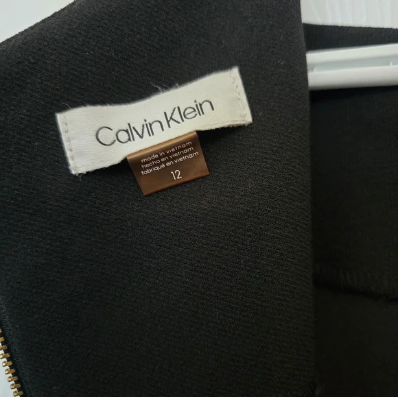 Calvin Klein | 12 | Sleeveless Black Dress with Gold Zipper - Picture 7 of 10